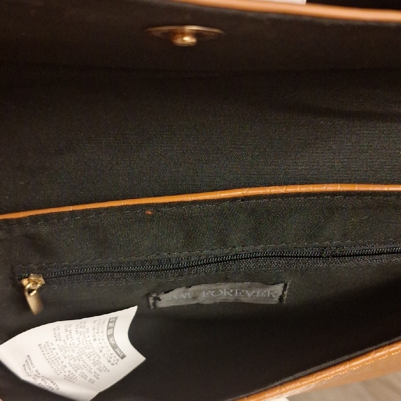 Croc-Embossed Tan Shoulder Bag - Picture 3 of 4